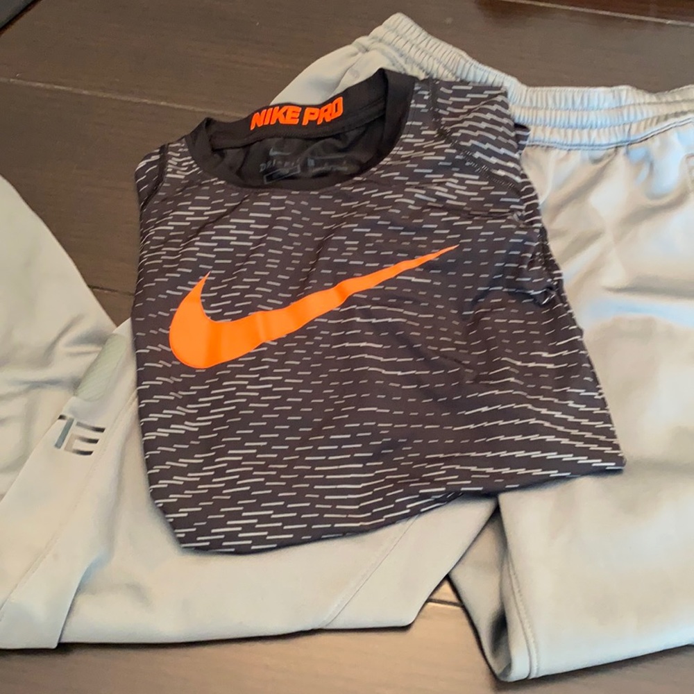 Bundle!! Boys (L) Nike shirt And Elite sweatpants